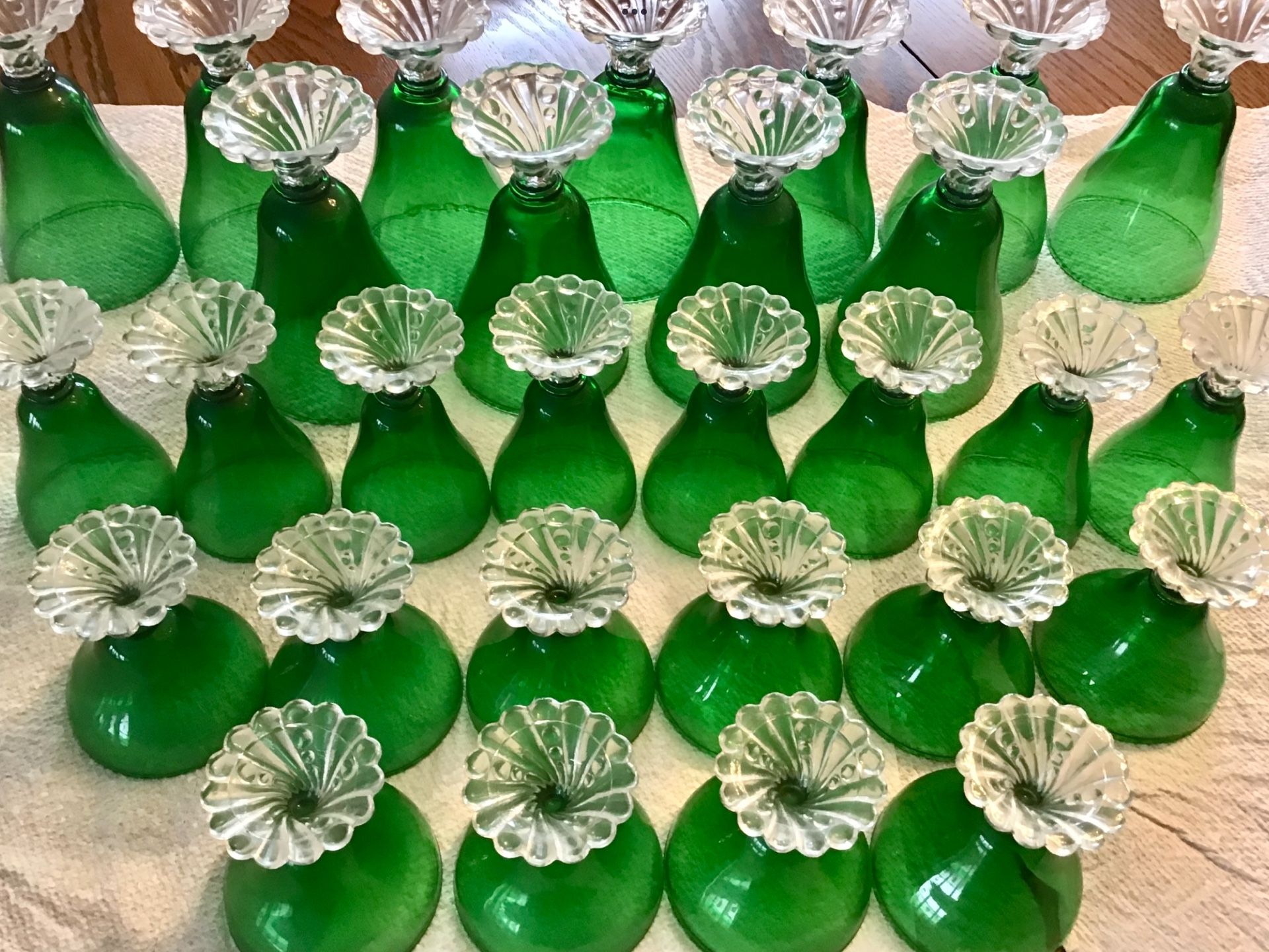 29 Piece Set Emerald Green Drink-ware Anchor Hocking Glassware Boopie Swirl Pattern Magnificent