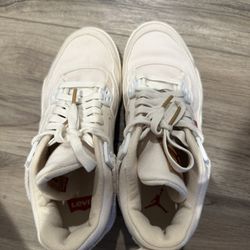 Levis Jordan 4 White