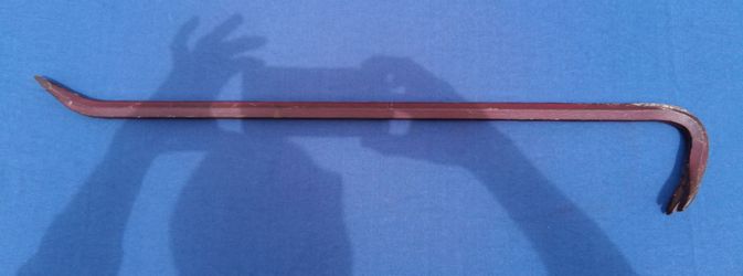 Metal pry bar