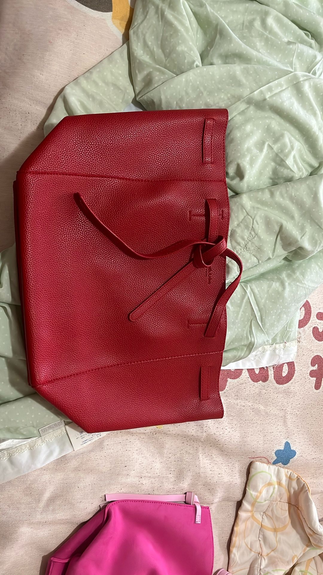 Elizabeth Arden RED TOTE BAG PURSE W/TAG AND GOLDEN TONED ORNAMENT