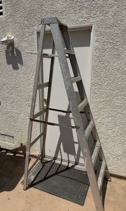 7’ Aluminum Ladder