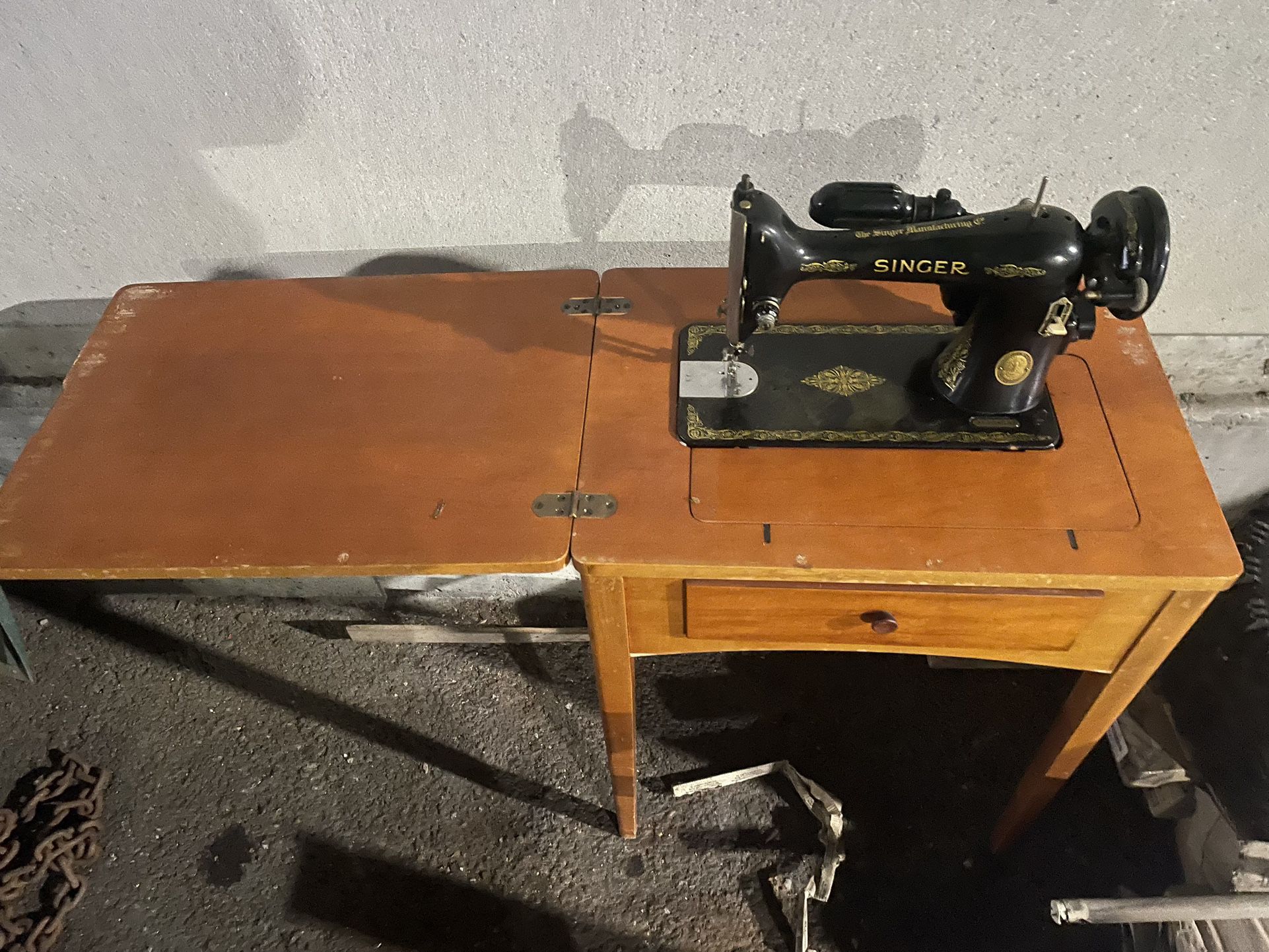Singer Table Sewing Machine 