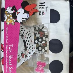 Brand New Minnie Mouse Super Soft Twin Sheet & Throw 