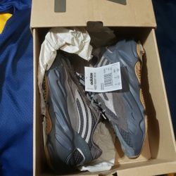 ADIDAS YEEZY BOOST 700 V2 GEODE SUEDE COMFORTABLE LOW TOP YOUTH  SIZE 4.5  APE BRAND NEW 