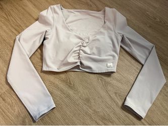 Brand new Vuori sand Long Sleeve Ruched Crop Top size small