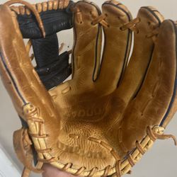 Wilson A1000  11 3/4 . Baseball Glove 