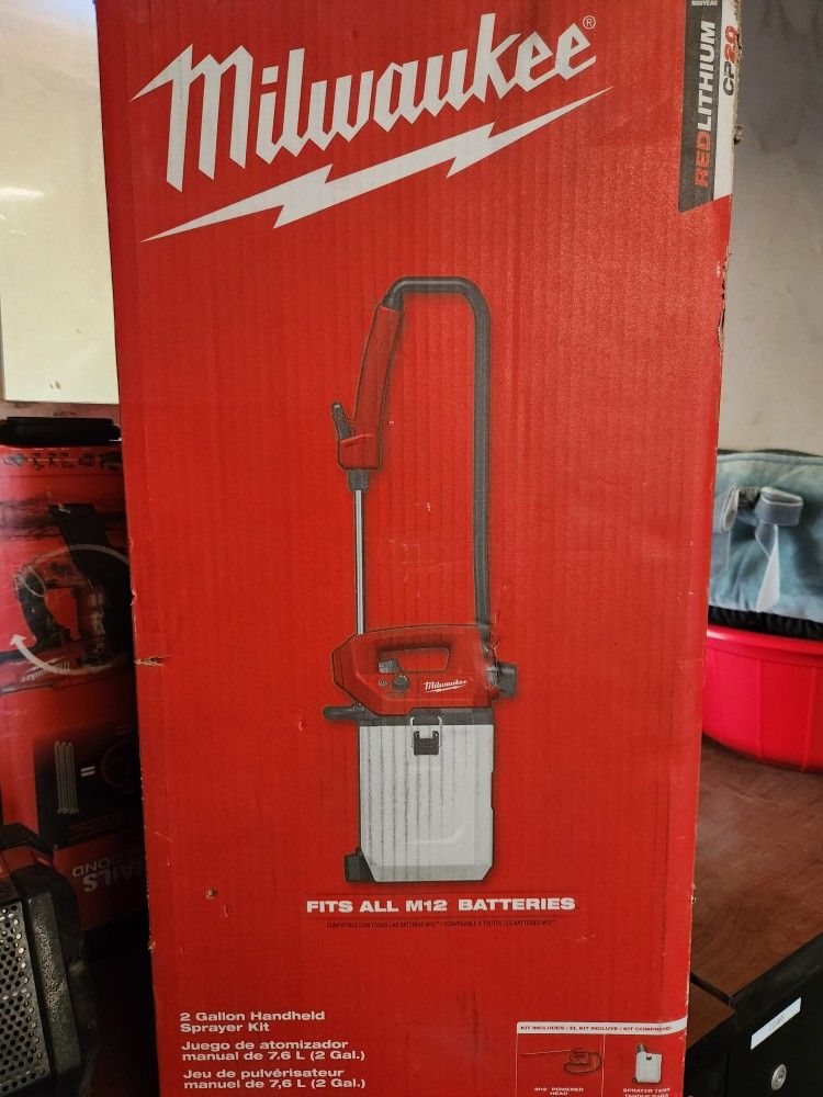 Milwaukee 2 Gallon Handheld
Sprayer Kit