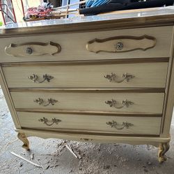 Dresser With Mirror