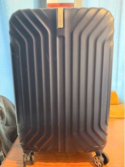 Samsonite Medium Size Hard Shell Spinner