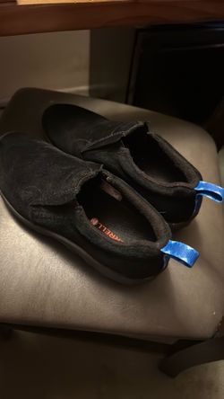 Women’s size 10 Merrell artic grip shoes