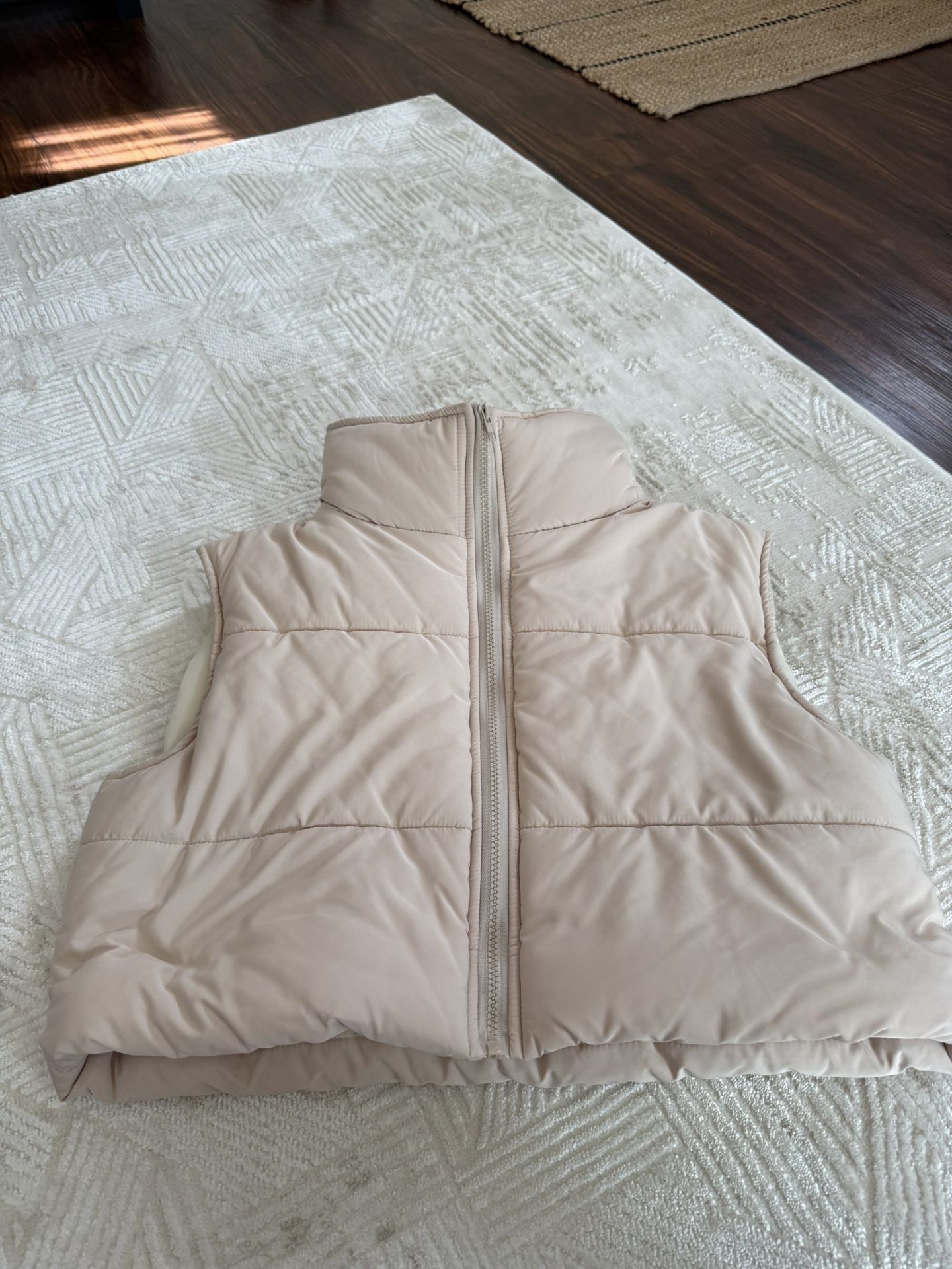 Women’s Cropped Puffer Vest Size 0XL