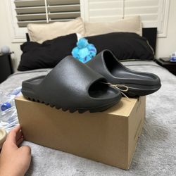 Size 9 80$ Brand New 