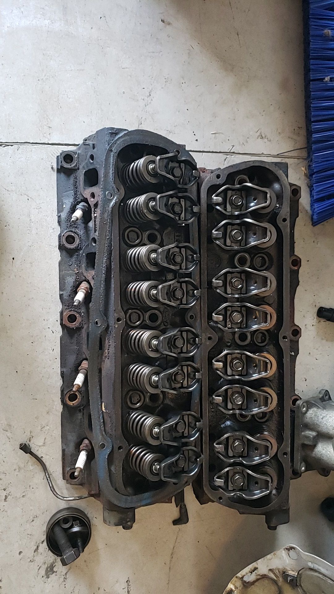 Ford 351 Windsor heads crank cam pistons timing chain and gears