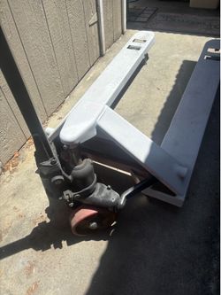 Pallet jack works good