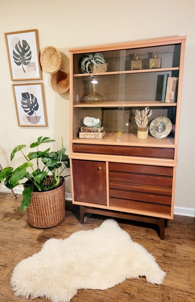 Vintage Mid Century Modern Cabinet/Hutch/Bar