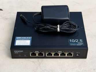 QNAP QSW-2104-2T-A-US 6-Port 10GbE & 2.5GbE Plug & Play unmanaged Network Switch For Desktop