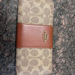 Coach Zipper Wallet 