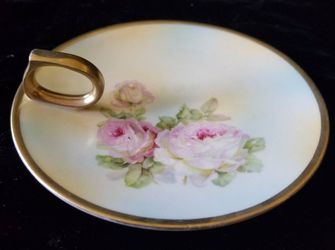 VINTAGE, FEMININE HAND PAINTED WHITE CHINA NAPPY WITH ROSES & 24k GOL
