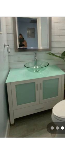 36 x 22 White vessell bathroom vanity with mirror
