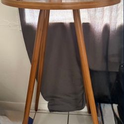 Small Round Table & 4 Stools