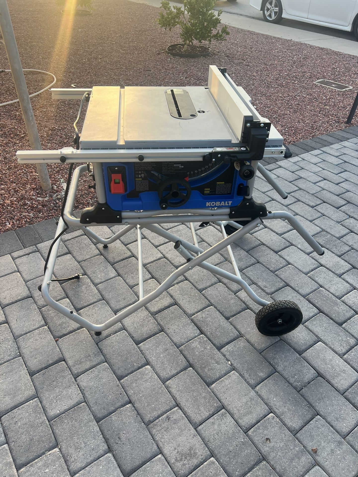 Kobalt 10-in 15 -Amp 120 -Volt Portable Jobsite Table Saw with Gravity Rise Stand $295 New