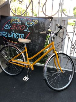Schwinn Yellow wayfarer hybrid City Cruiser Bike