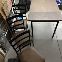 Dining table With 4 Chairs 