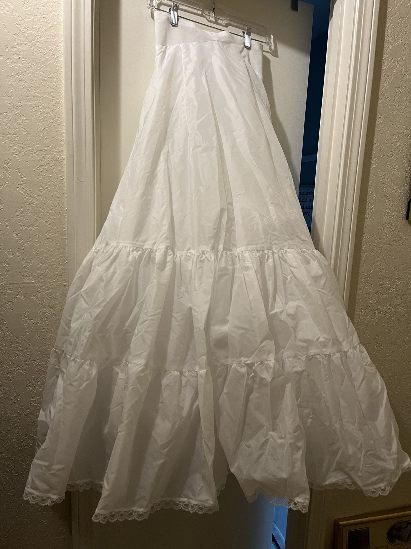 David's Bridal Petticoat / Slip Style 603 Size 6 One Use Well Stored