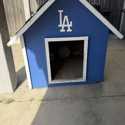 LA Dodgers Dog House