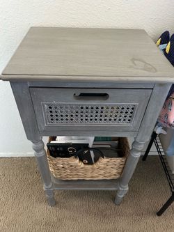 Accent table