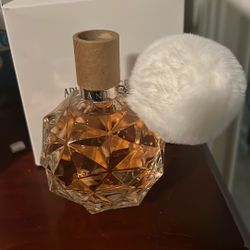 Ariana Grande Perfume 