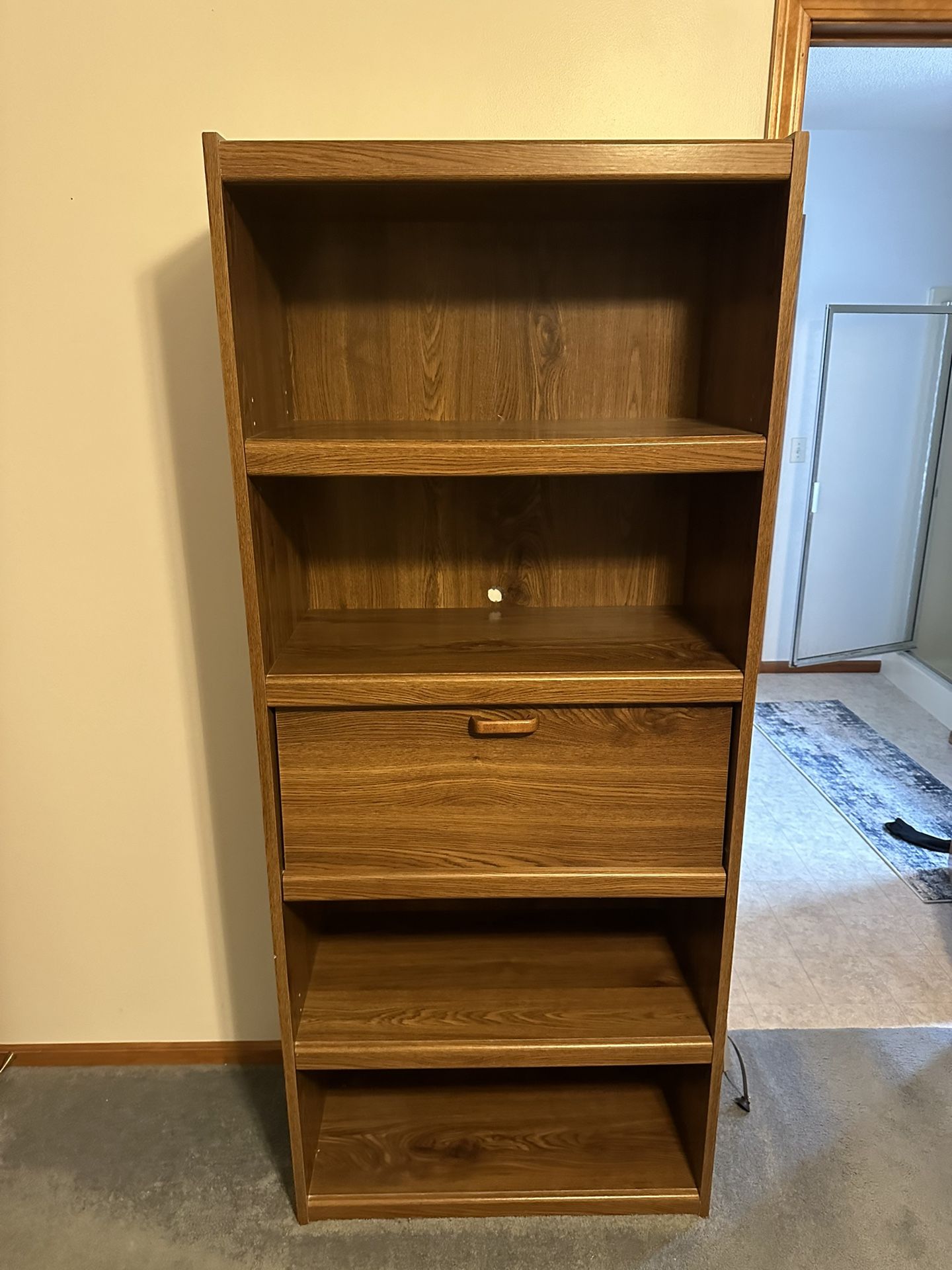 Bookcase/shelf