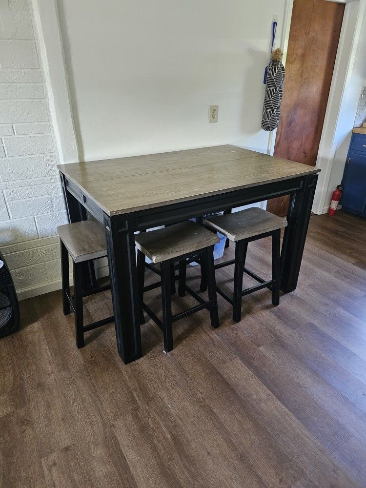 Nice Furniture For Sale! Pick Up Only!