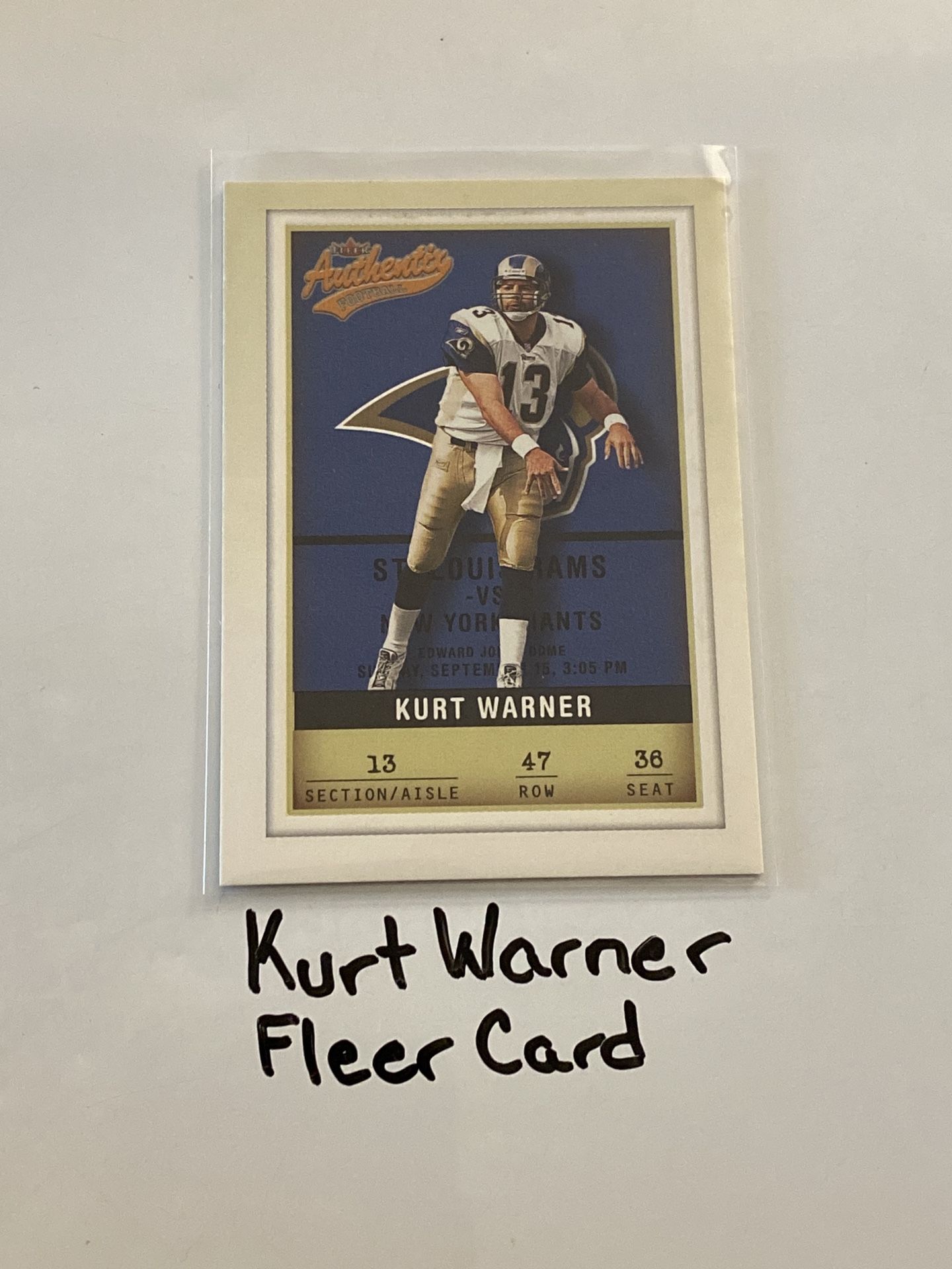 Kurt Warner St. Louis Rams Hall of Fame QB Fleer Card.