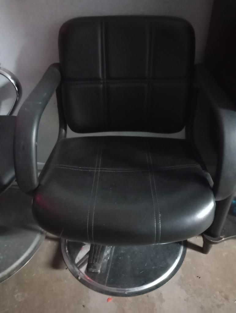 Salon Chairs Have 4 Of Them