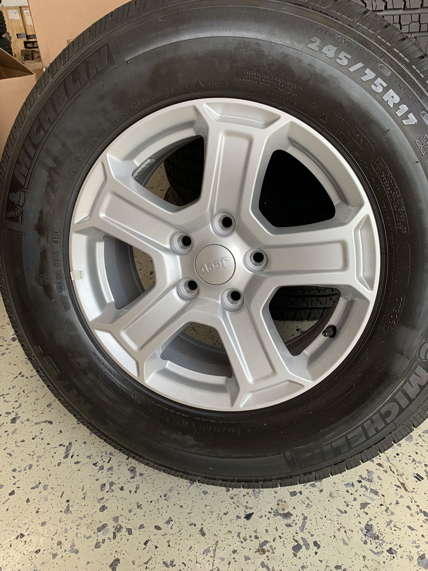 Set of 5 rims and tires
