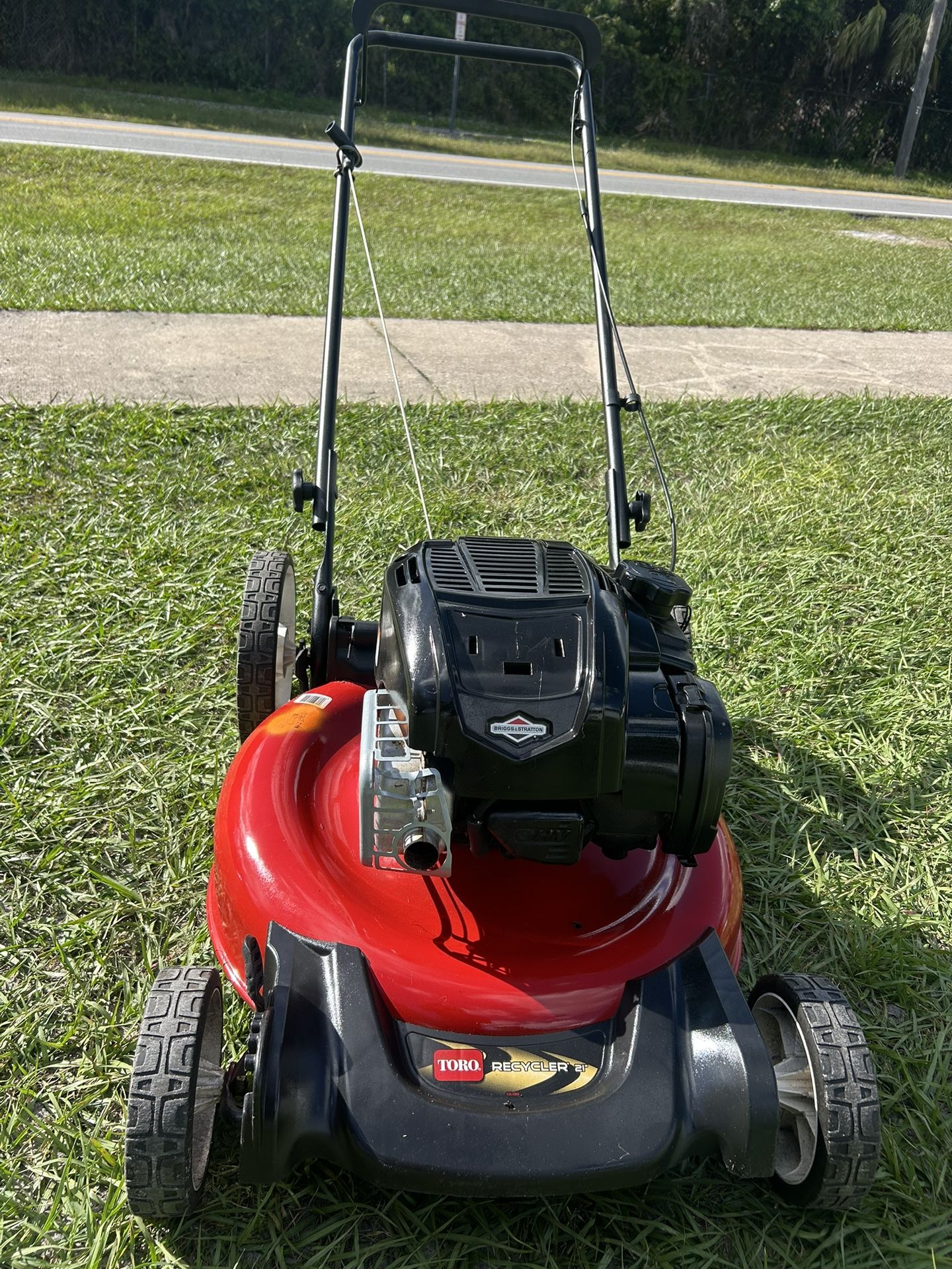 Toro RECYCLER machine for the yard The machine works like new, it works very well