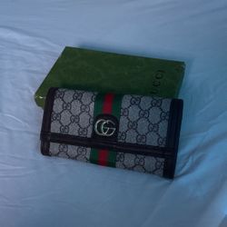 Gucci long wallet 