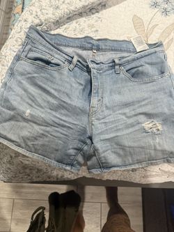 Women Levi Shorts 