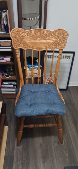 Vintage Carved Wood Dining Chair – Beautiful Detailed Back