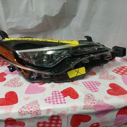 2017-18 Toyota Corolla Right Headlight Regular 