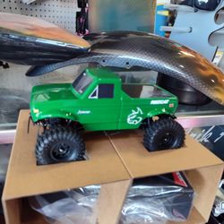 Redcat RC electric rock crawler Ascent 32 V2 brand new ready to run
