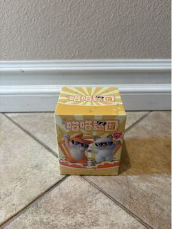 Meow Meow Dance Crew Figurine blind box.