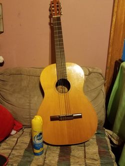GUITARRA ACÚSTICA
