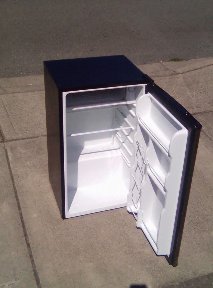 Nice Mini fridge