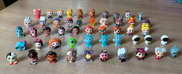 Disney Dorables & Case