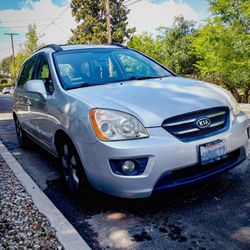2008 KIA Rondo