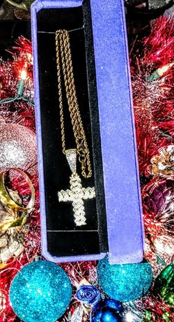 18K GOLD OVER SS-925 2.7 CT, BASED OUT MOISSANITE CROSS PENDANT WITH 20 INCH GOLD OVER 925 ROPE CHAIN!! G R A CERTIFIED!! 