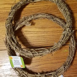 2 bamboo wreaths 12inches.

Please go to my page and see other items that I have listed thank you for your interest

#wreaths #wreathframes #christmas