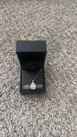 Beautiful sterling silver 1/4 CT diamond pear drop necklace